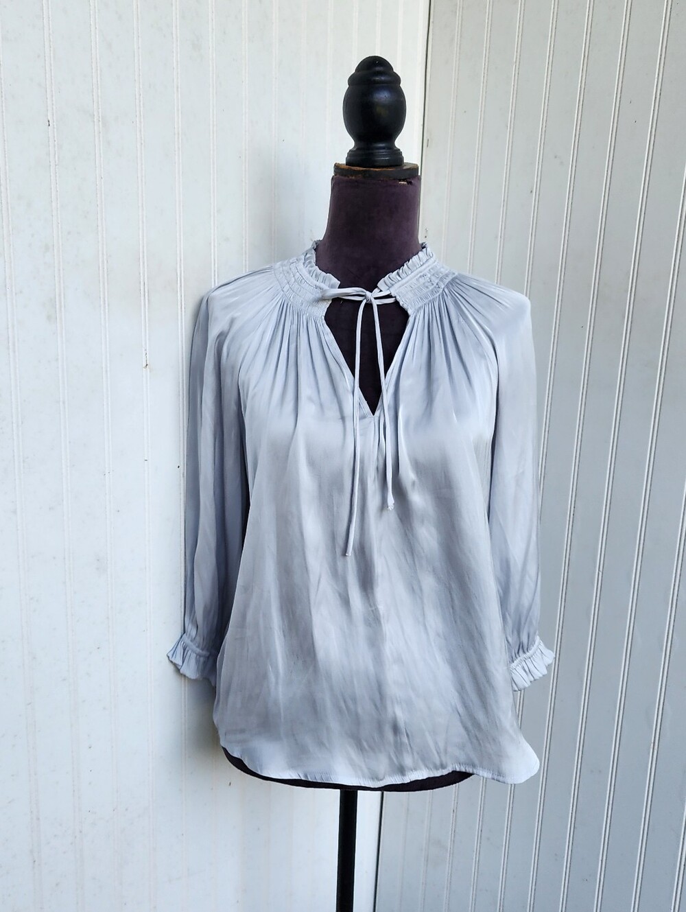 Lucky Brand Women's Silver Gray Keyhole Tie Peasant Blouse Satin Lighweight XS